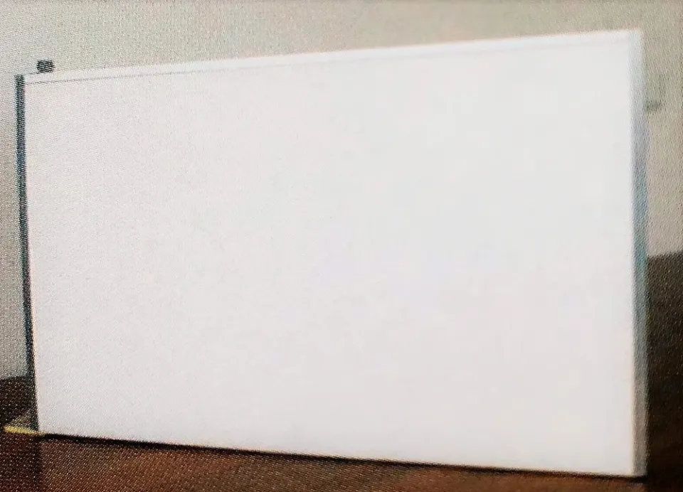 Weiße Schallschutz-Baffel mit umlaufendem Rahmen
